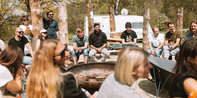 Off Team auf einem Firmenevent